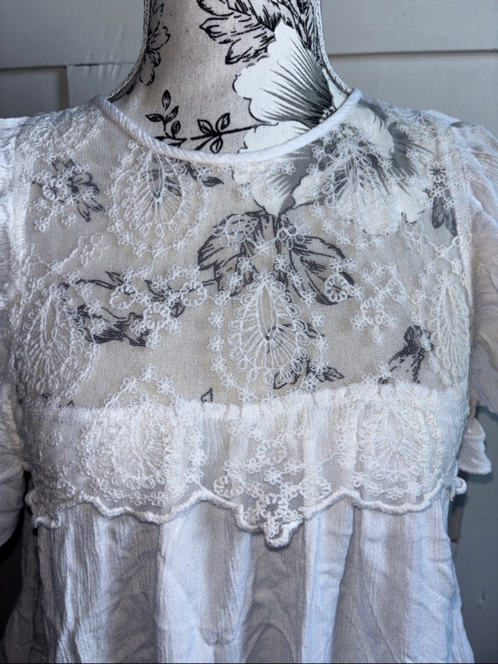 Rebellion Sheer White Lace Yoke Flutter Sleeve Blouse Jr Size Medium M - Picture 2 of 7